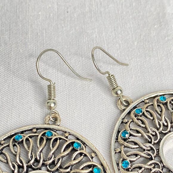 Silver Tone Dangle Drop Earrings Blue Stone Studded Pinwheel Pattern - Picture 5 of 9